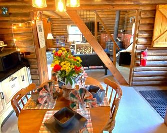 Log Cabin with Hot Tub Overlooking Rock Creek and Beartooth Mountains - Red Lodge - Dining room