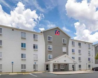 Studio 6 Fort Myers|Cozy Full Bed, Nsmk|Kitchen - Fort Myers - Edifício