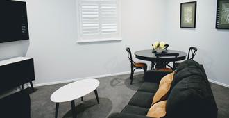 Cocobrew Boutique Apartments - Rockhampton - Living room