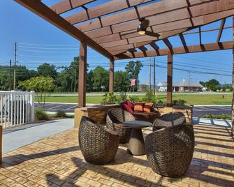 Dothan East Inn & Suites - Dothan - Patio