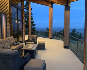 Luxury Private Cabin. Spectacular setting! Amazing Views, 80 acres, Hot Tub - Park City - Balcony
