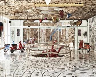 Calilo - Magganari - Lobby