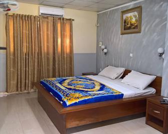 Hotel Pour Vous - Kinshasa - Schlafzimmer