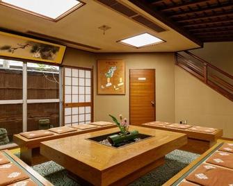 Awazuonsen Kitahachi - Komatsu