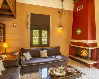 Ninemia Stay And Play - Karpenísi - Living room