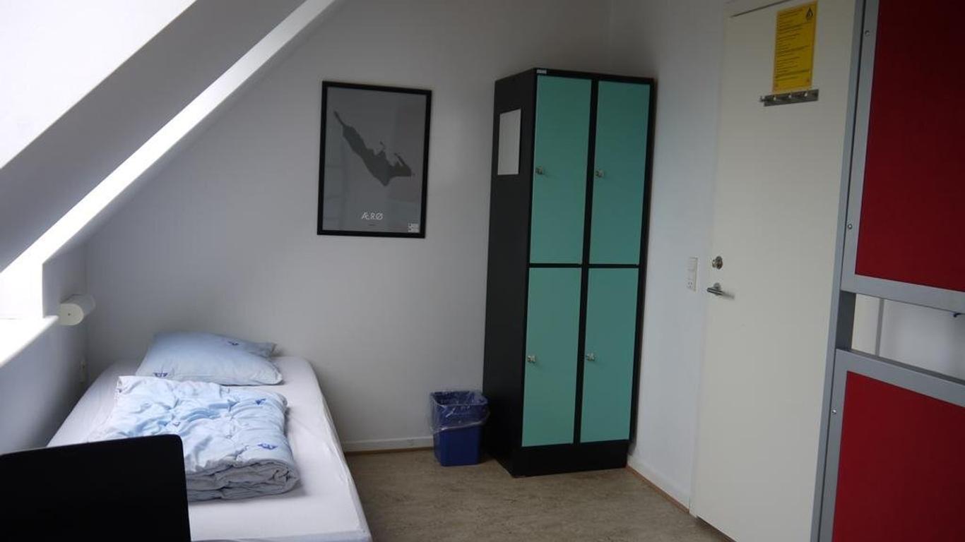 Femmasteren Hotel & Hostel