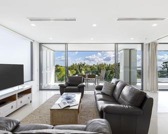 Deluxe Noosa Penthouse with 5-Star Views - Noosa Heads - Huiskamer