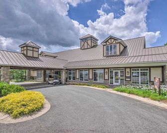 Golf, Hike And Explore Blue Ridge Mtn Ha - Roaring Gap - Building