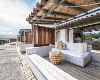 لو روا تيودور - بورتو-فيكيو - شرفة