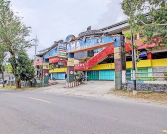 OYO Life 92032 우타마 호텔 & 카라오케 - 똘릉아궁 - 건물