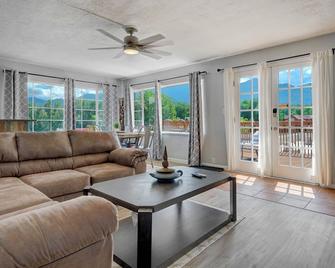 Jensen Plumbing Colorado Springs - Colorado Springs - Living room
