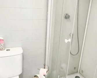 Studio cosy à Montargis - 13 m² - Parking inclus - 蒙塔日 - 浴室