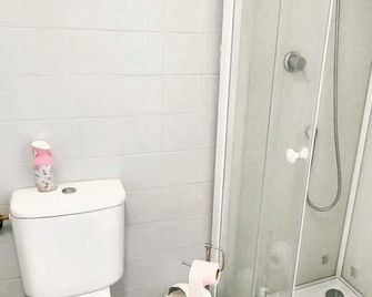 Studio cosy à Montargis - 13 m² - Parking inclus - 蒙塔日 - 浴室