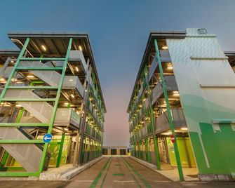 Runway 1331 -Enlight Youth Hostel - Hong Kong - Bâtiment