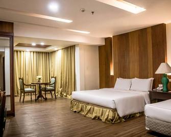 LA Fiesta Hotel - אילוילו סיטי - חדר שינה