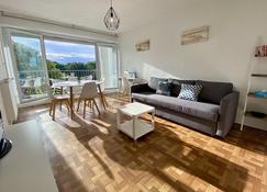 Spacious apartment near the ocean - La Rochelle - Living room