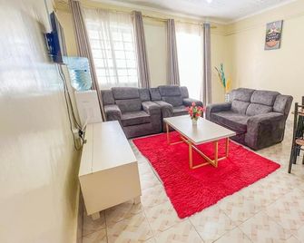 Lux Suites Cabre Apartments - Nakuru - Living room