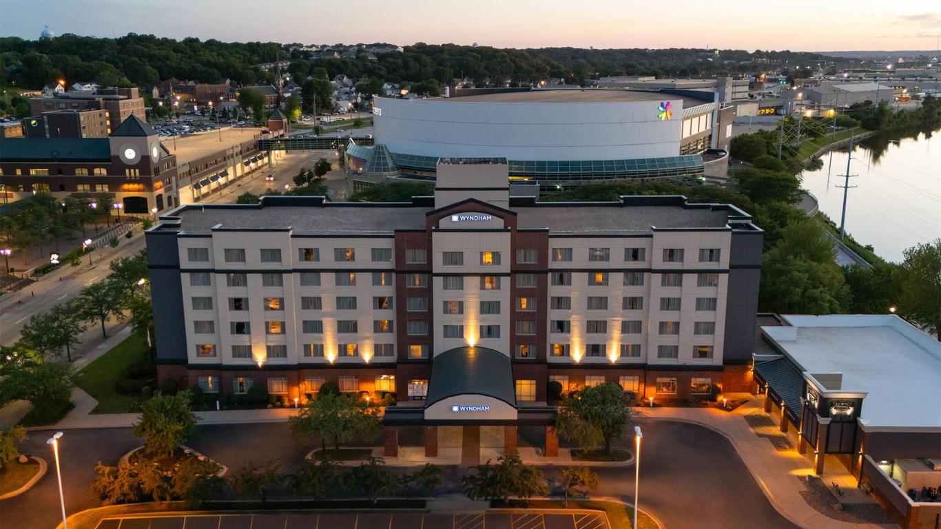 Wyndham Moline on John Deere Commons