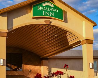 Broadway Inn Conference Center - Missoula - Building