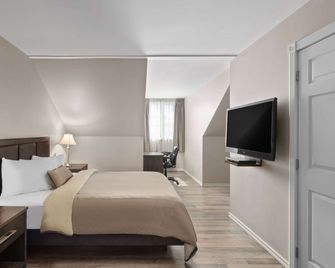 Travelodge by Wyndham Roberval - Roberval - Habitación