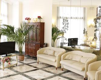 Hotel San Giusto - Rome - Living room