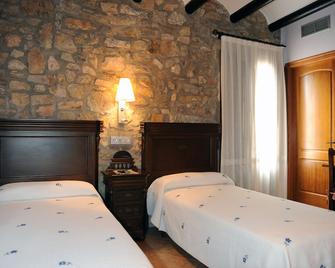 Hotel Restaurante Verdia - Sueras - Bedroom