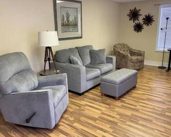 The Downtown Den - Pikeville - Living room