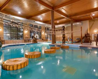 西方最佳凱利套房酒店 - 比林斯 - 畢林斯 - 游泳池