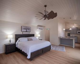 Cabin at Spring Meadow Farm - Atchison - Bedroom