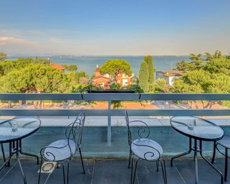 Hotel Oliveto - Desenzano del Garda - Balcón