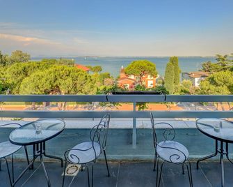 Hotel Oliveto - Desenzano del Garda - Balcony