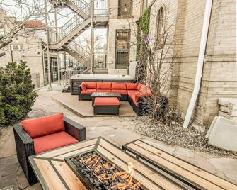 Ember Hostel - Denver - Patio