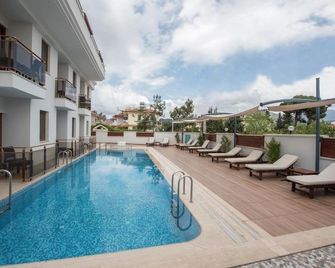 藍莓精品酒店 - 費特希耶 - 費特希耶 - 游泳池