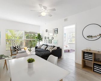 Charming 2 Bedroom Apartment in Victoria Park - Fort Lauderdale - Habitación