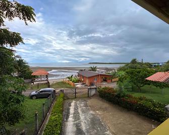 2nd Floor Beach House Apartment Just Steps From The Beach! - Las Tablas