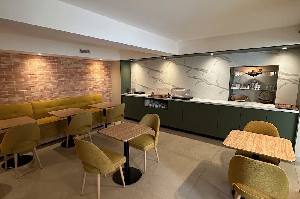 أوتل ميديفال - أفينيون - مطعم