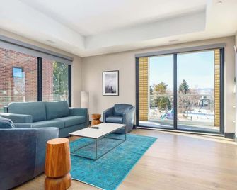 Luxurious Flat W/ Private Balcony & Mtn Views! - Denver - Soggiorno