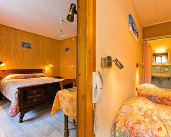Hotel Restaurant Aux Touristes - Habère-Lullin - Bedroom