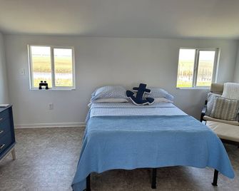 Dock side studio with water views! - Galloway - Bedroom