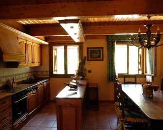 Casa rústica familiar en los Pirineos - Biescas - Cocina