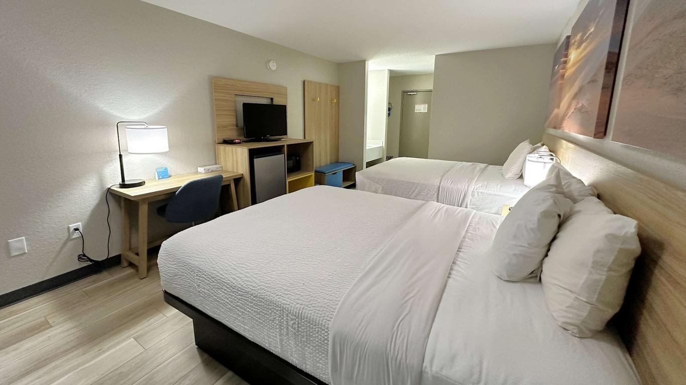 Days Inn by Wyndham Holland