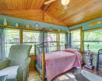 Riverfront Nature Getaway Near Downtown Pine City! - Pine City - Bedroom