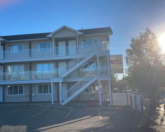 Raccoon Lodge Motel - Sylvan Lake - Gebäude