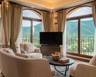 Toscana Valley Castello Della Vella - Ban Tha Maprang - Sala de estar