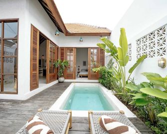 Villa Taman & Villa Serai Kedungu - Kediri - Piscina