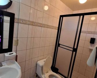 Motel Jabaloyas - Tijuana - Bad