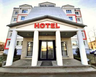 Maxrooms Volga Hollywood - Perebory - Будівля