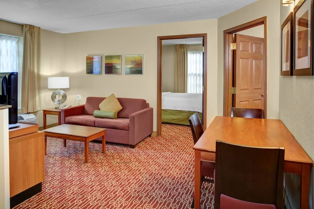 Birch Hill Suites Extended Stay - Blue Ash - Blue Ash - Huiskamer