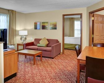 Birch Hill Suites Extended Stay - Blue Ash - Blue Ash - Huiskamer