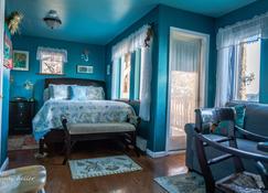 Awesome View Vacation Rentals: The Mermaid Lair - Kodiak - Bedroom